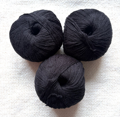 3 balls x 50g Cashmere yarn : 100% Cashmere : 21 Black