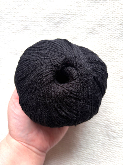 3 balls x 50g Cashmere yarn : 100% Cashmere : 21 Black