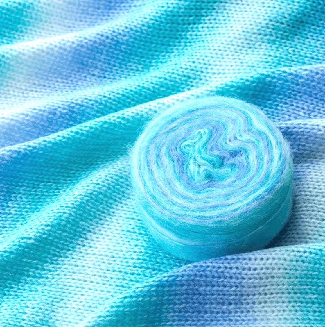 1 cake x 100g Ombre Mohair Blend Yarn : 05 Blue Ombre