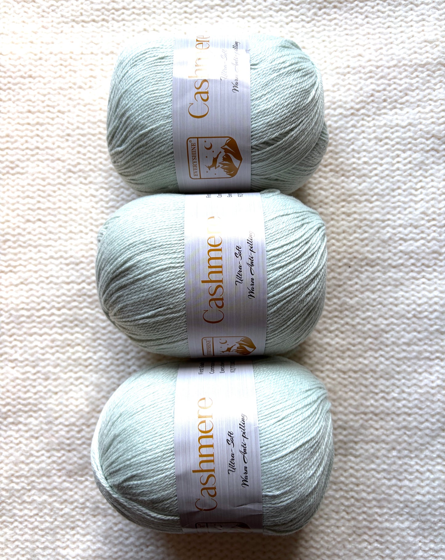 3 balls x 50g Cashmere Ultra Soft Yarn : 80% Cashmere : 17 Mint Green
