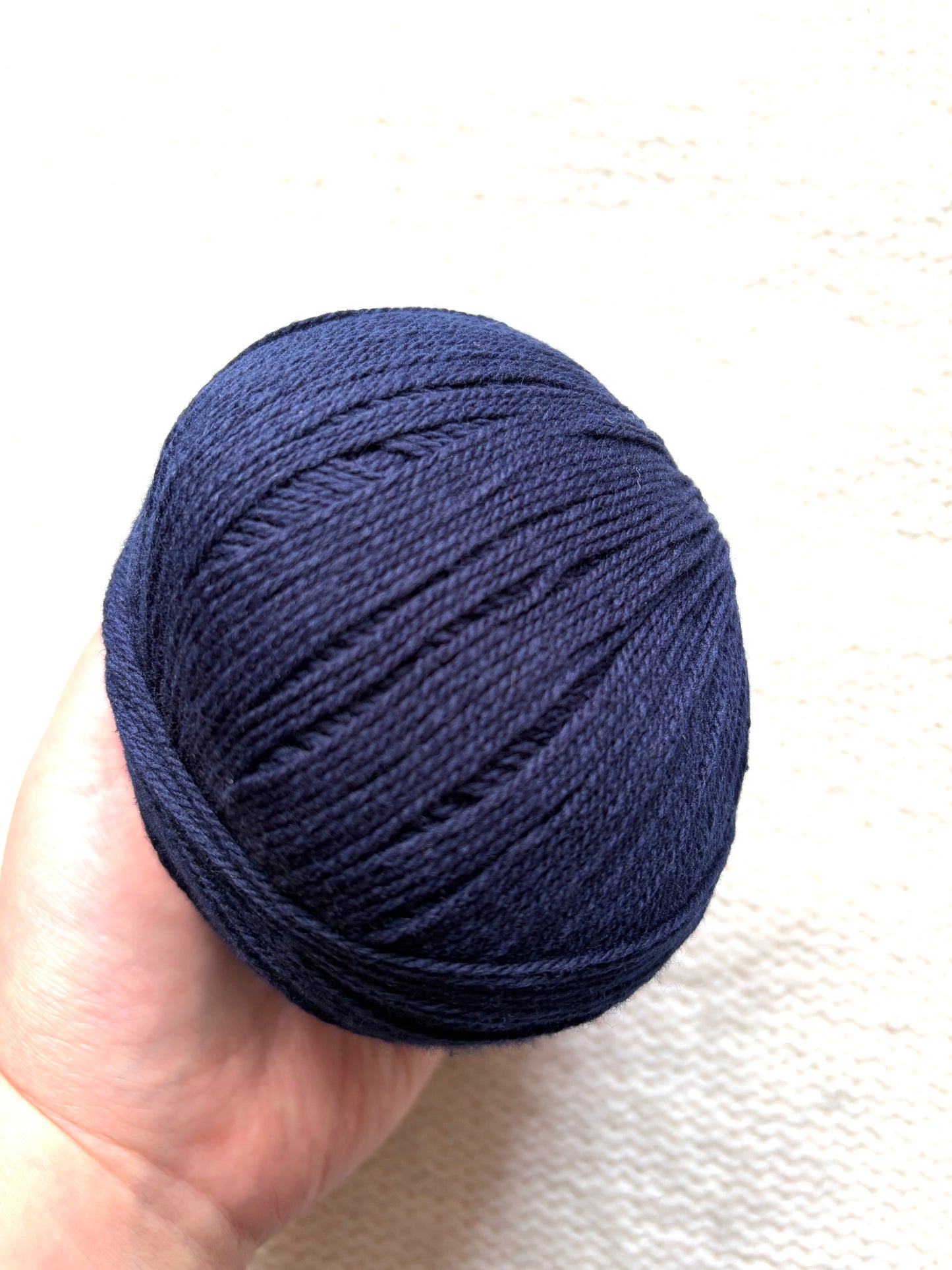 4 balls x 50g Cashmere yarn : 95% Cashmere + 5% Acrylic : 20 Navy