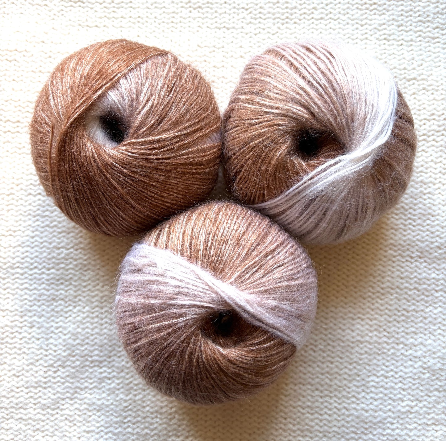 3 balls x 50g 90% Cashmere yarn : Cashmere + Bamboo fiber : 19 Gradient Khaki