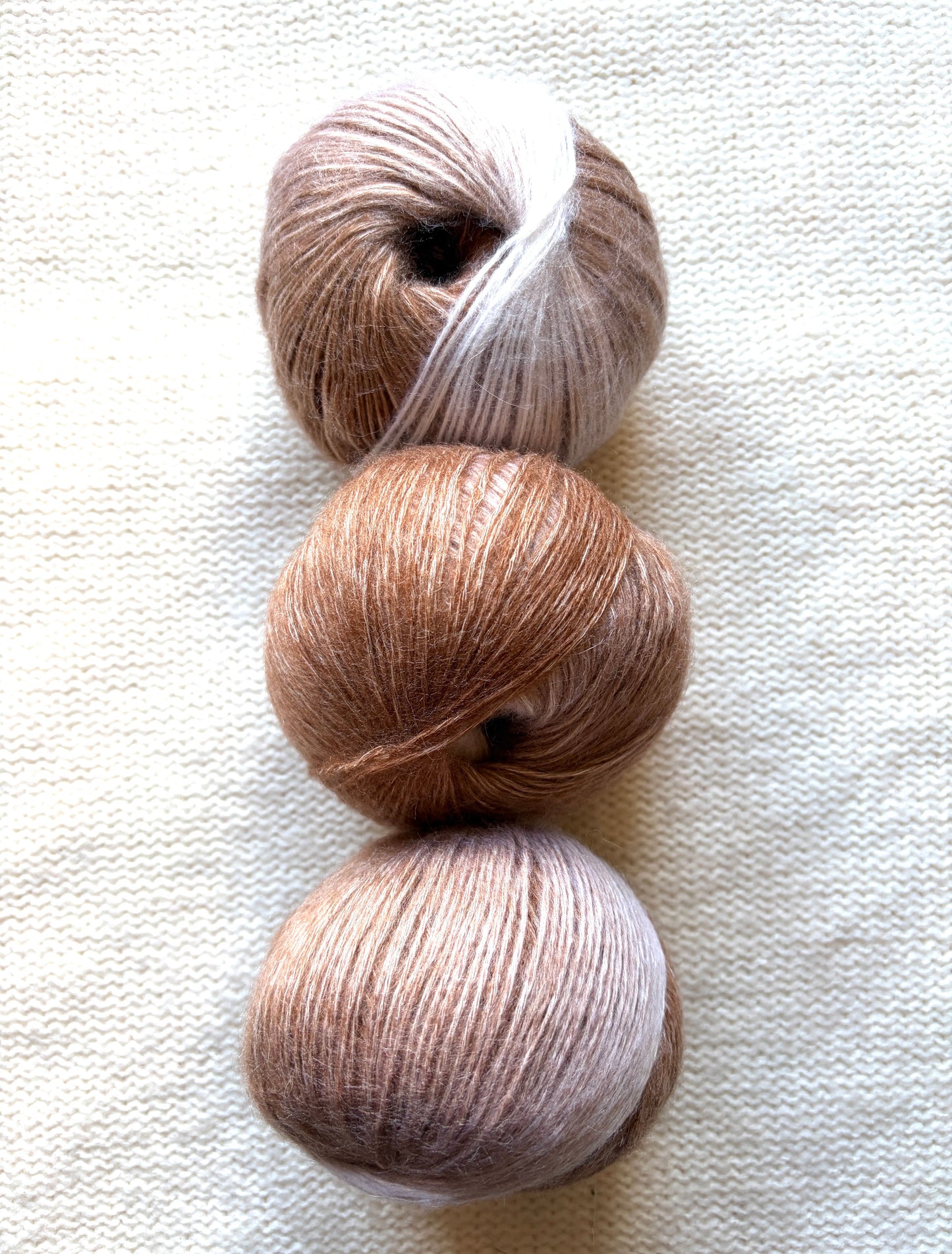 3 balls x 50g 90% Cashmere yarn : Cashmere + Bamboo fiber : 19 Gradient Khaki