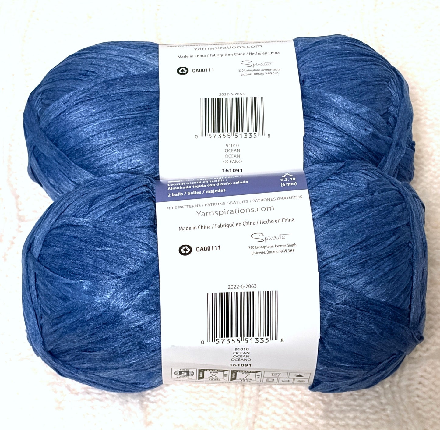 2 Balls x 100g Bernat Suede-ish Yarn : Colour Ocean : Bulky yarn