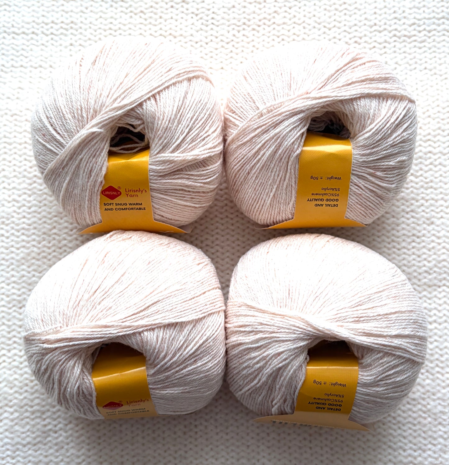 4 balls x 50g Cashmere yarn : 95% Cashmere + 5% Acrylic : 02 Parchment