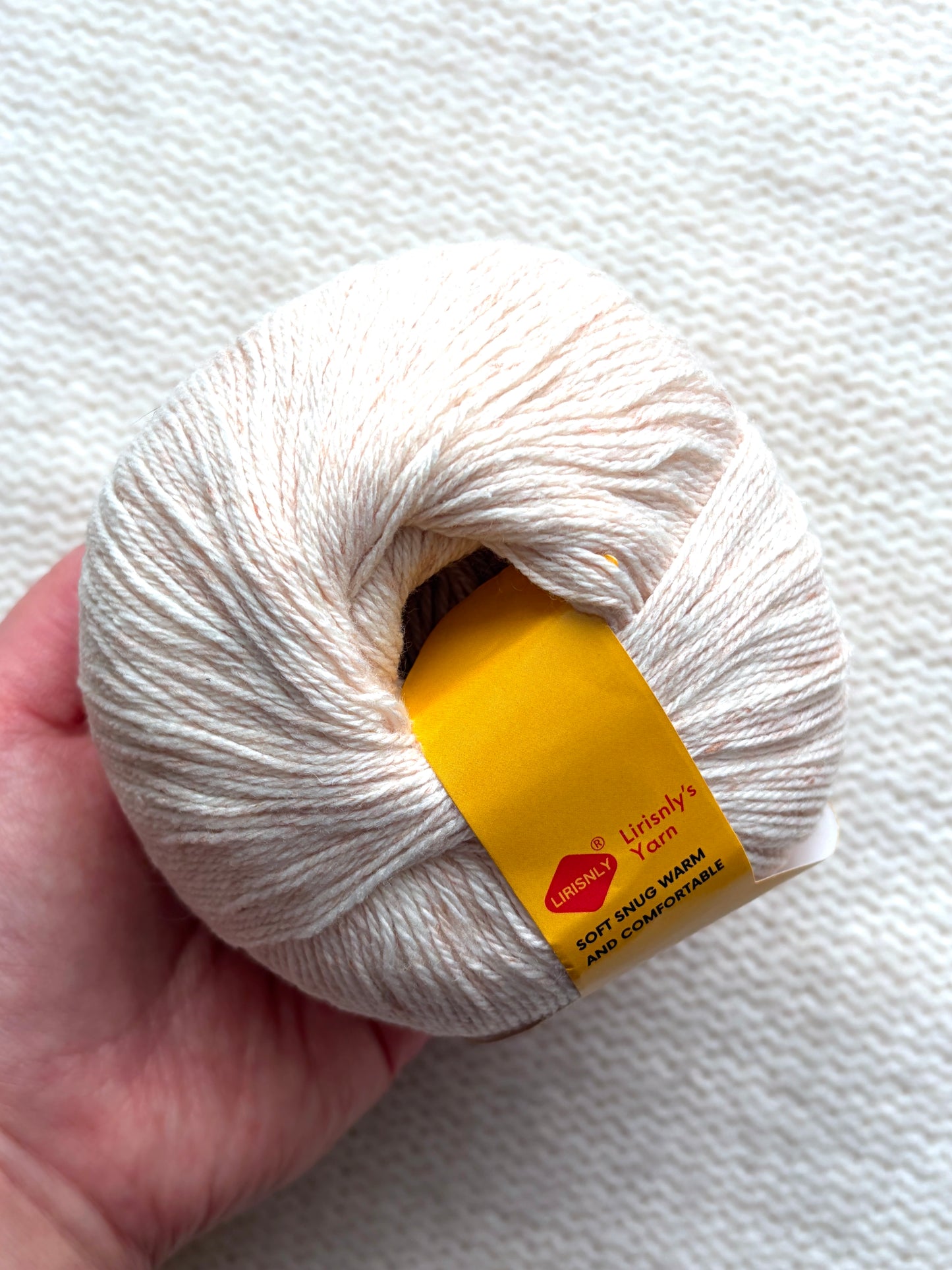 4 balls x 50g Cashmere yarn : 95% Cashmere + 5% Acrylic : 02 Parchment