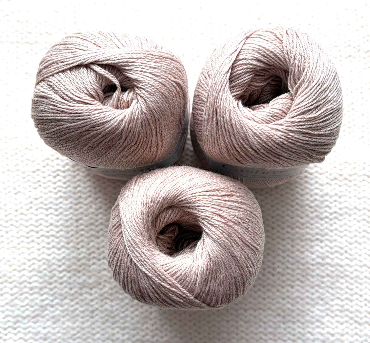 3 balls x 50g Cashmere Ultra Soft Yarn : 80% Cashmere : 04 Tan