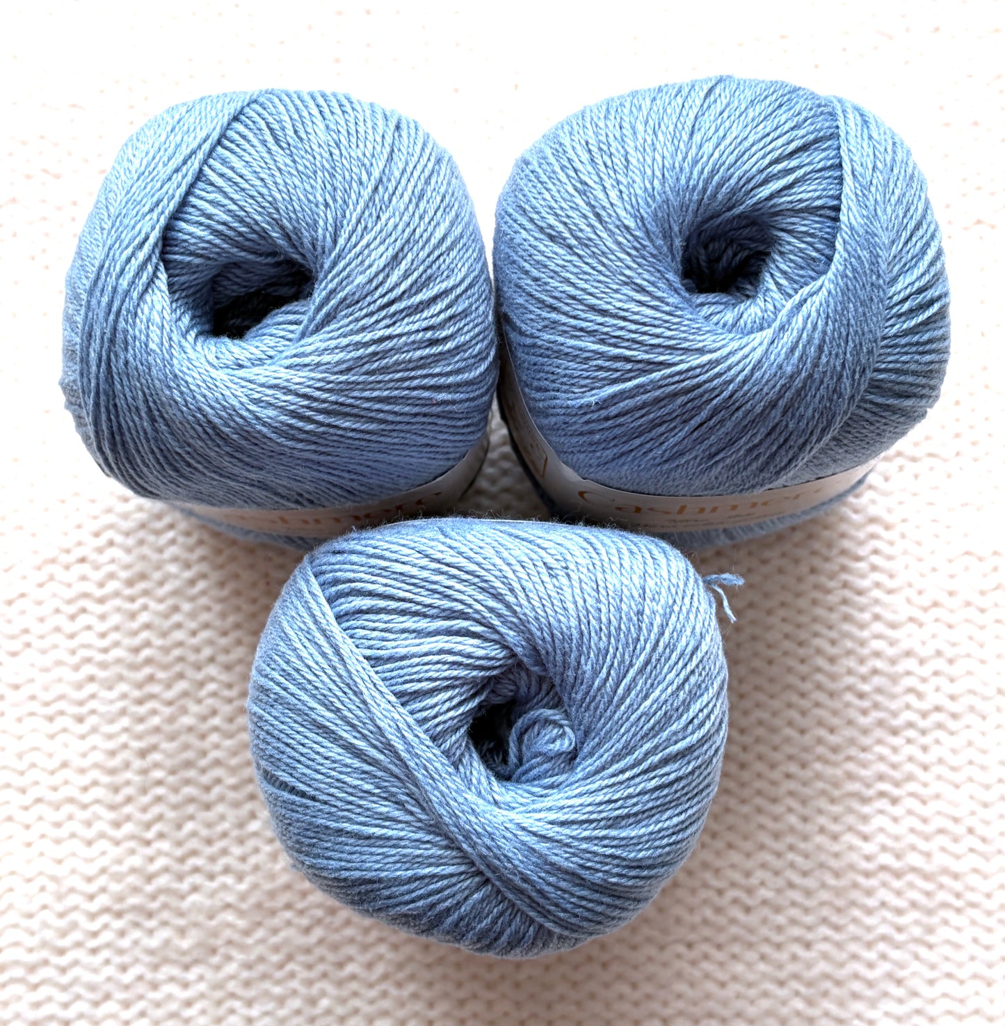 3 balls x 50g Cashmere Ultra Soft Yarn : 80% Cashmere : 11 Cornflower Blue