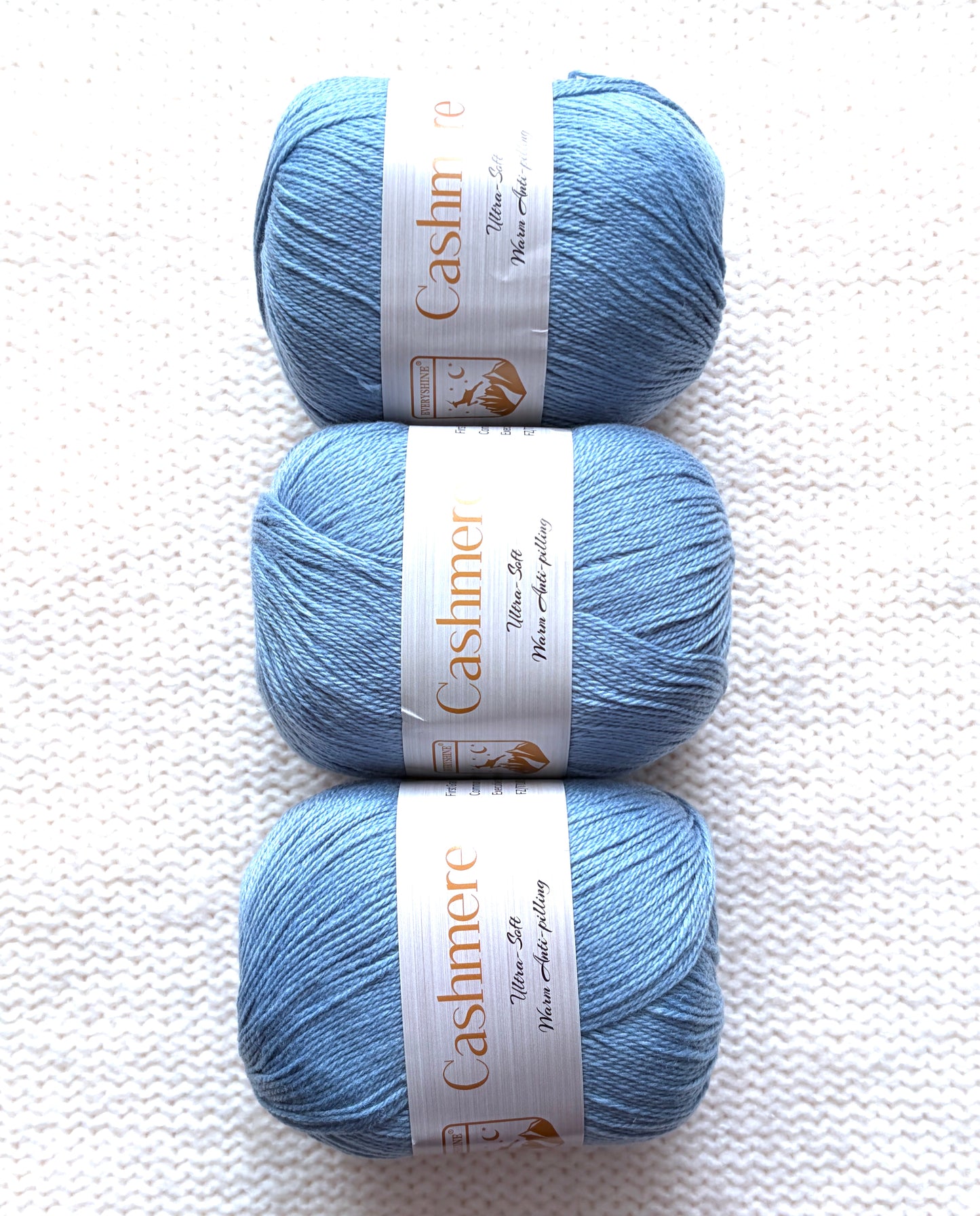 3 balls x 50g Cashmere Ultra Soft Yarn : 80% Cashmere : 11 Cornflower Blue