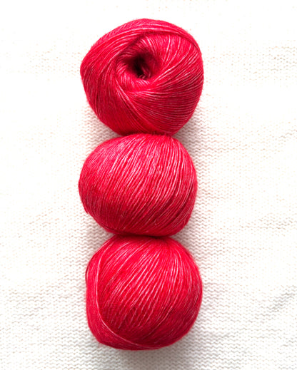 3 balls x 50g 90% Cashmere yarn : Cashmere + Bamboo fiber : 08 Bright Red