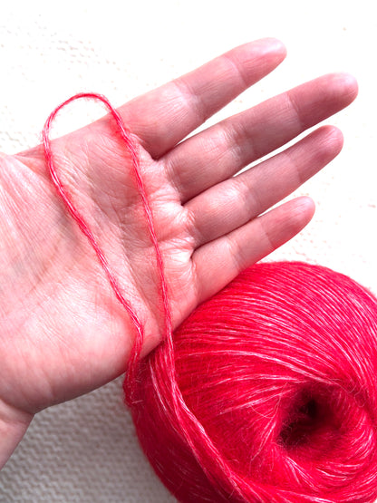 3 balls x 50g 90% Cashmere yarn : Cashmere + Bamboo fiber : 08 Bright Red