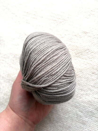 6 balls x 50g Merino Wool yarn : Merino Wool + Polyester : 03 Brown