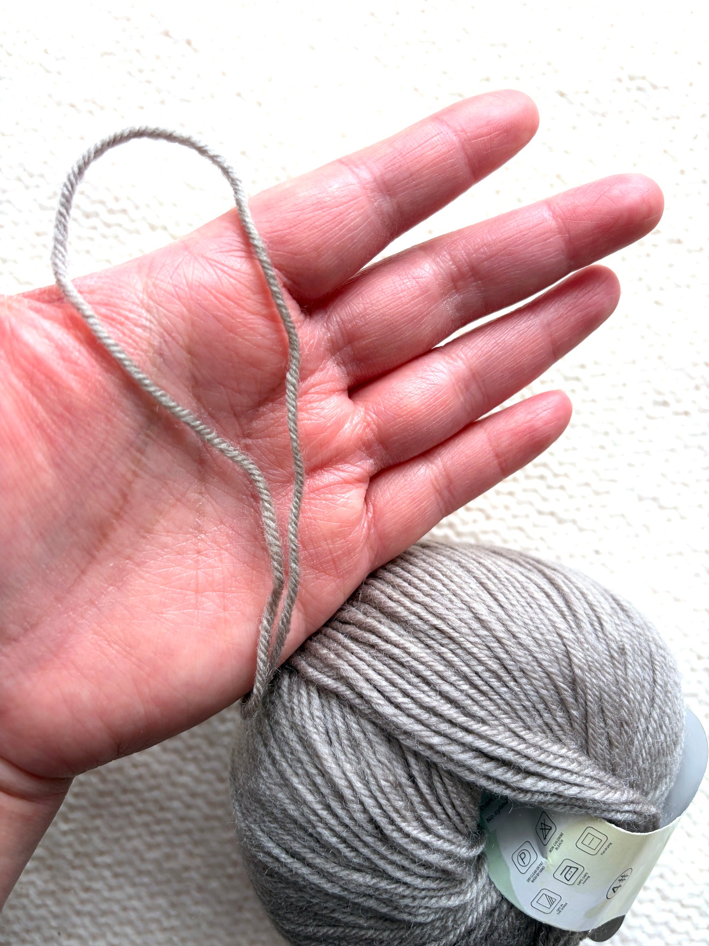 6 balls x 50g Merino Wool yarn : Merino Wool + Polyester : 03 Brown