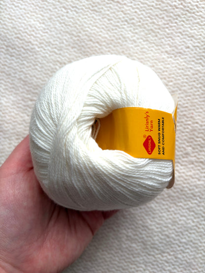 4 balls x 50g Cashmere yarn : 95% Cashmere + 5% Acrylic : 01 White