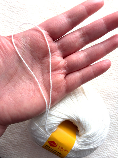 4 balls x 50g Cashmere yarn : 95% Cashmere + 5% Acrylic : 01 White