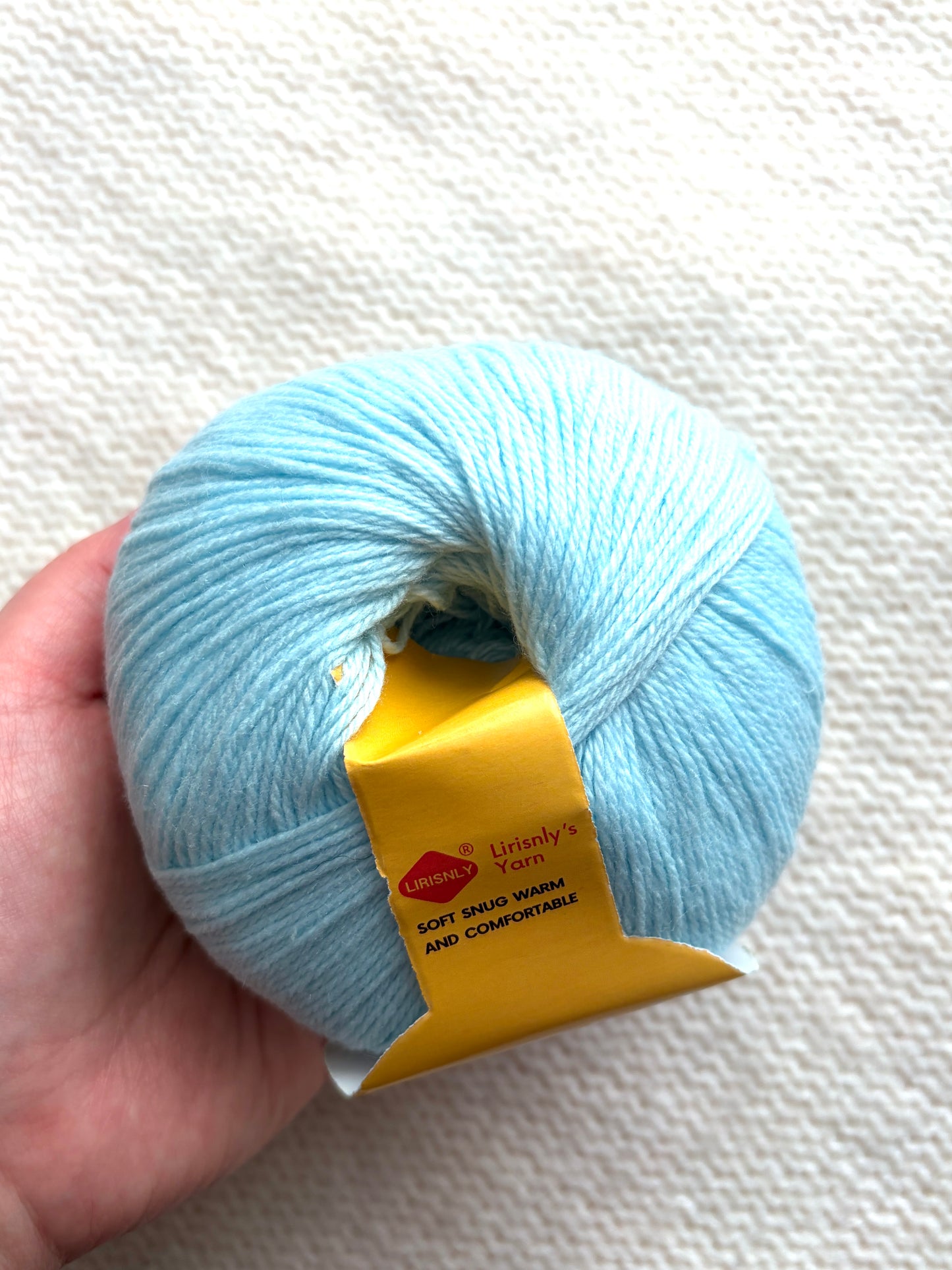 4 balls x 50g Cashmere yarn : 95% Cashmere + 5% Acrylic : 33 Light Blue