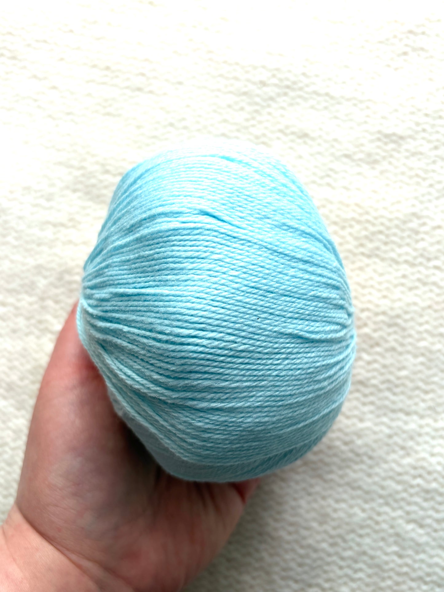 4 balls x 50g Cashmere yarn : 95% Cashmere + 5% Acrylic : 33 Light Blue