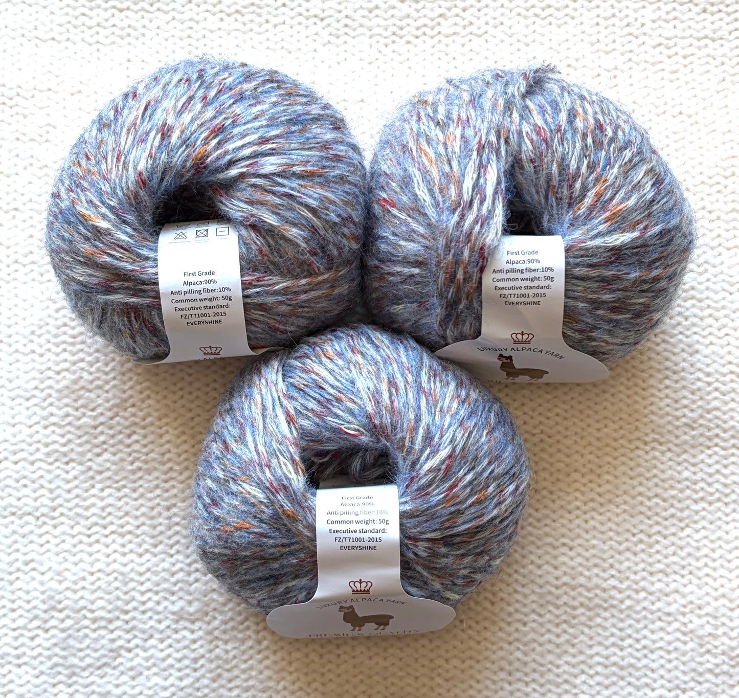 3 balls x 50g Alpaca yarn : 90% Alpaca + 10% Anti Pilling Fiber : 04 Blue
