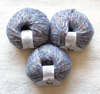 3 balls x 50g Alpaca yarn : 90% Alpaca + 10% Anti Pilling Fiber : 04 Blue