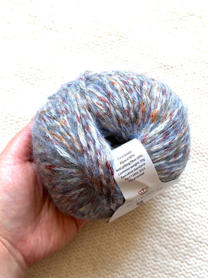3 balls x 50g Alpaca yarn : 90% Alpaca + 10% Anti Pilling Fiber : 04 Blue