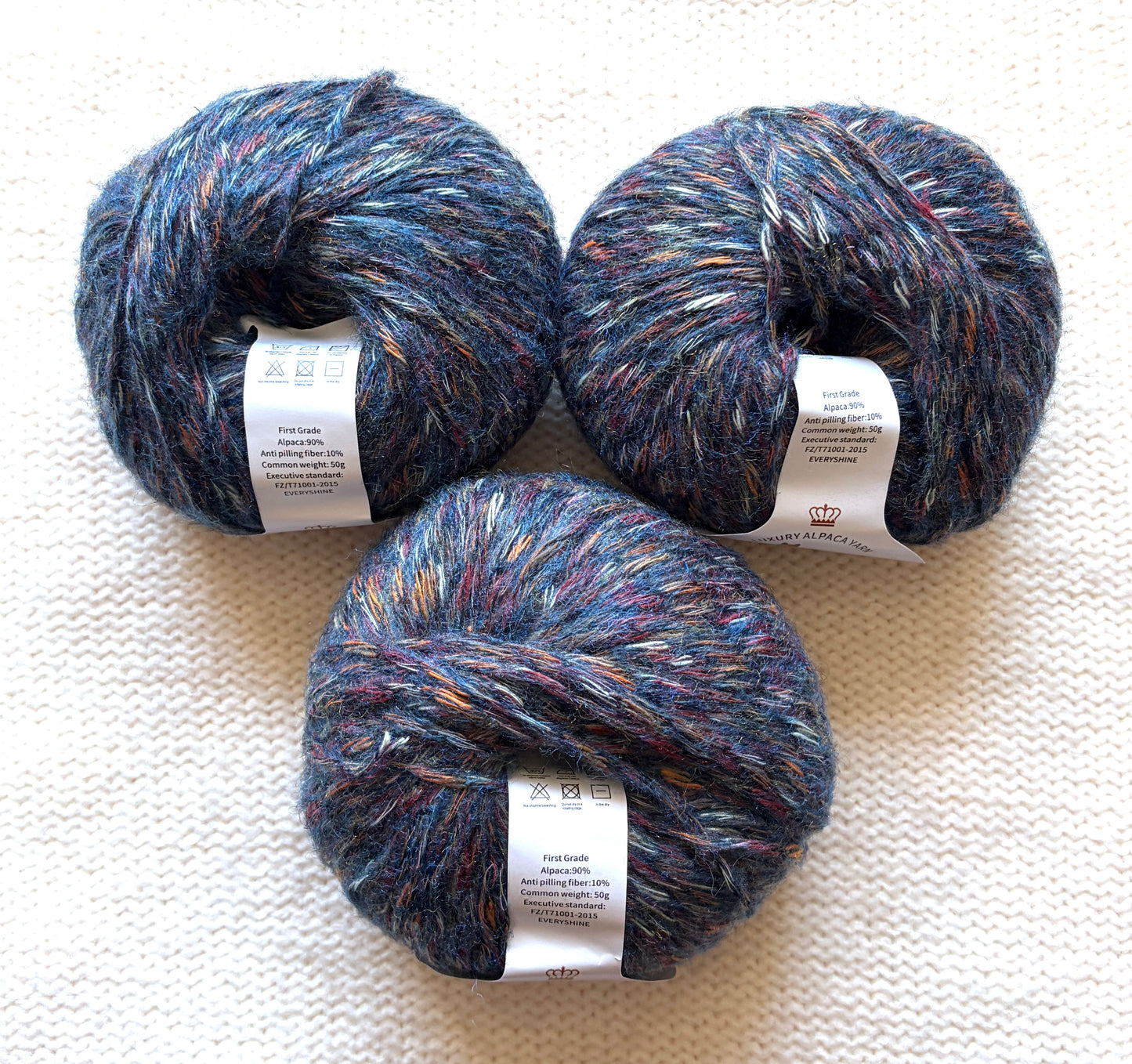 3 balls x 50g Alpaca yarn : 90% Alpaca + 10% Anti Pilling Fiber : 06 Navy