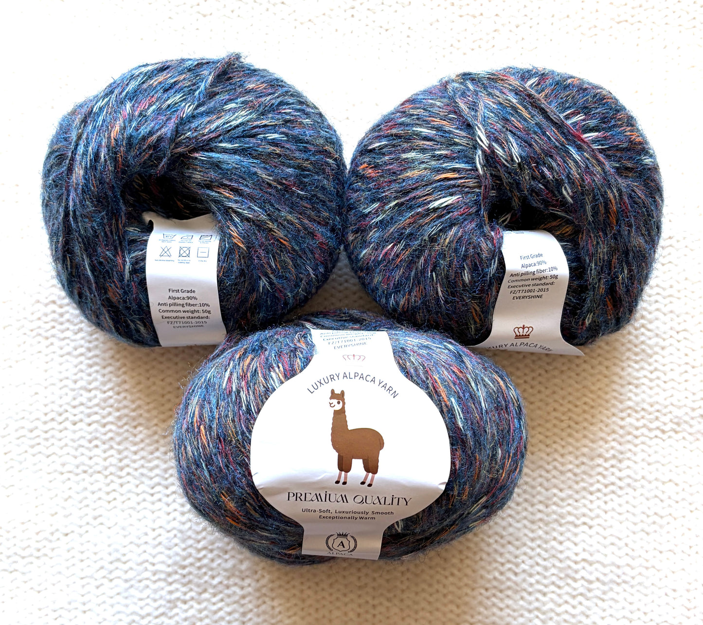 3 balls x 50g Alpaca yarn : 90% Alpaca + 10% Anti Pilling Fiber : 06 Navy