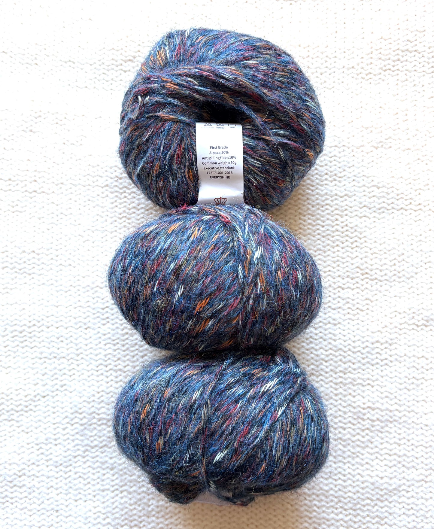 3 balls x 50g Alpaca yarn : 90% Alpaca + 10% Anti Pilling Fiber : 06 Navy