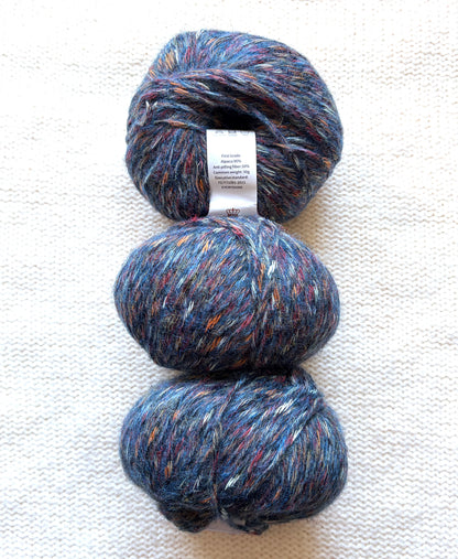 3 balls x 50g Alpaca yarn : 90% Alpaca + 10% Anti Pilling Fiber : 06 Navy