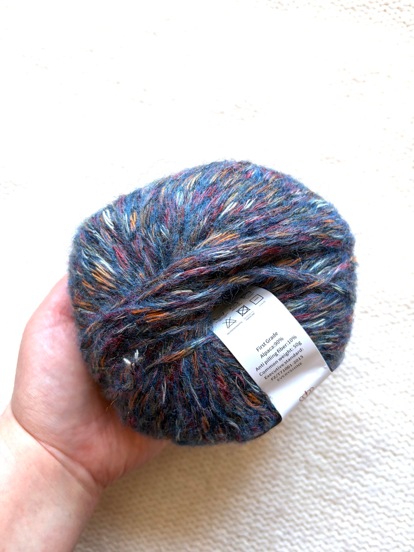3 balls x 50g Alpaca yarn : 90% Alpaca + 10% Anti Pilling Fiber : 06 Navy