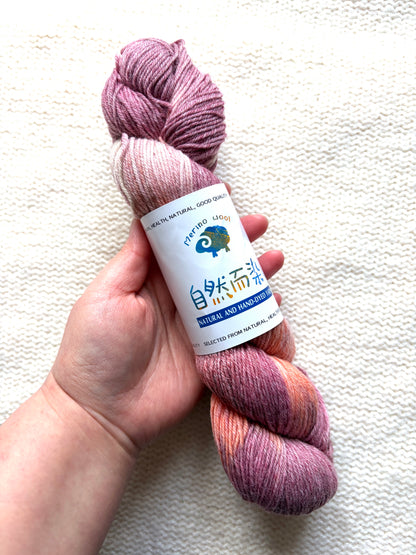 1 Skein x 100g Cashmere Wool Blend Gradient yarn : 07 Peony Ombre