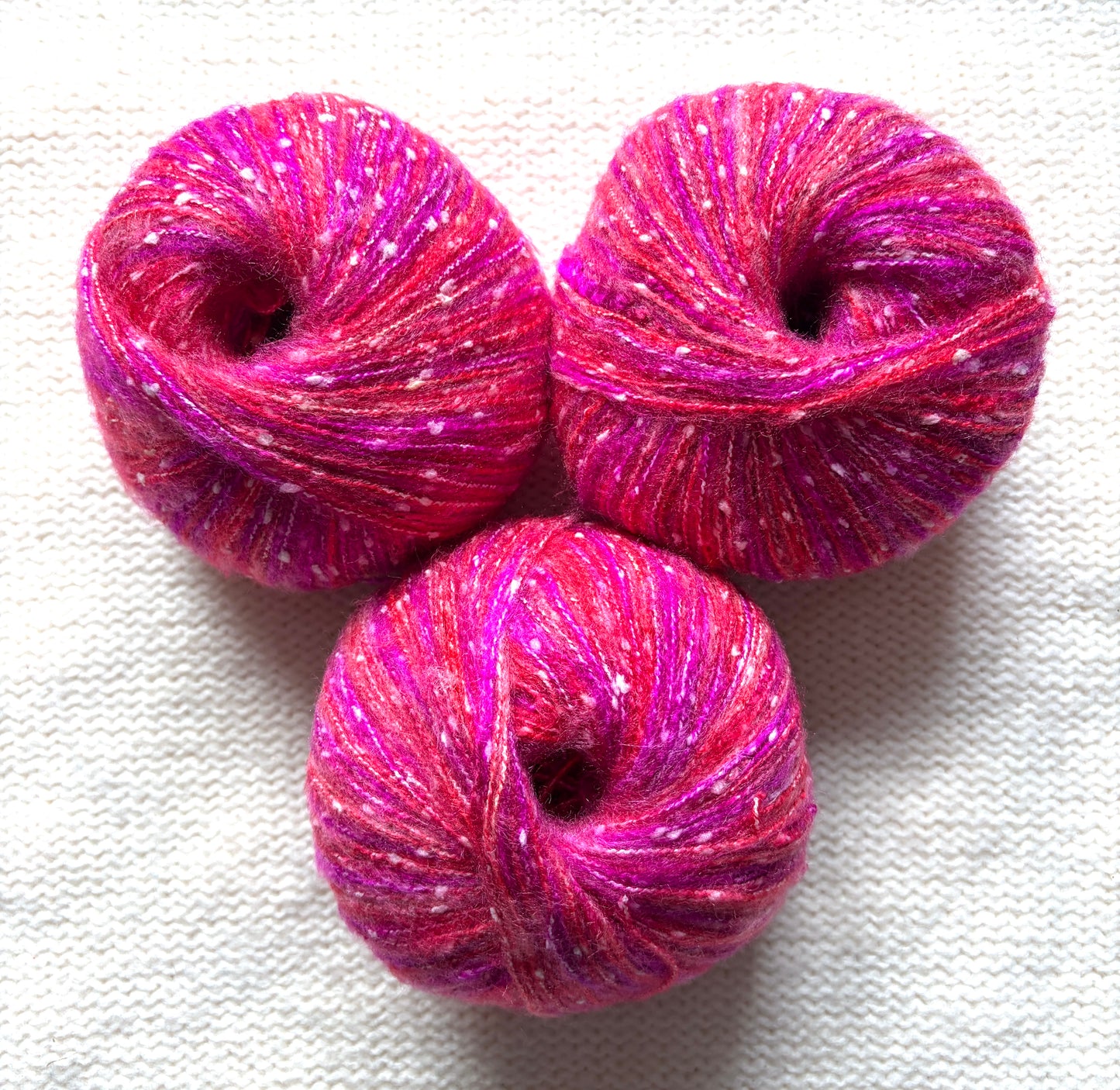 3 balls x 50g Mohair Blend yarn : Mohair + Polyamide + Acrylic : 23 Pink Red