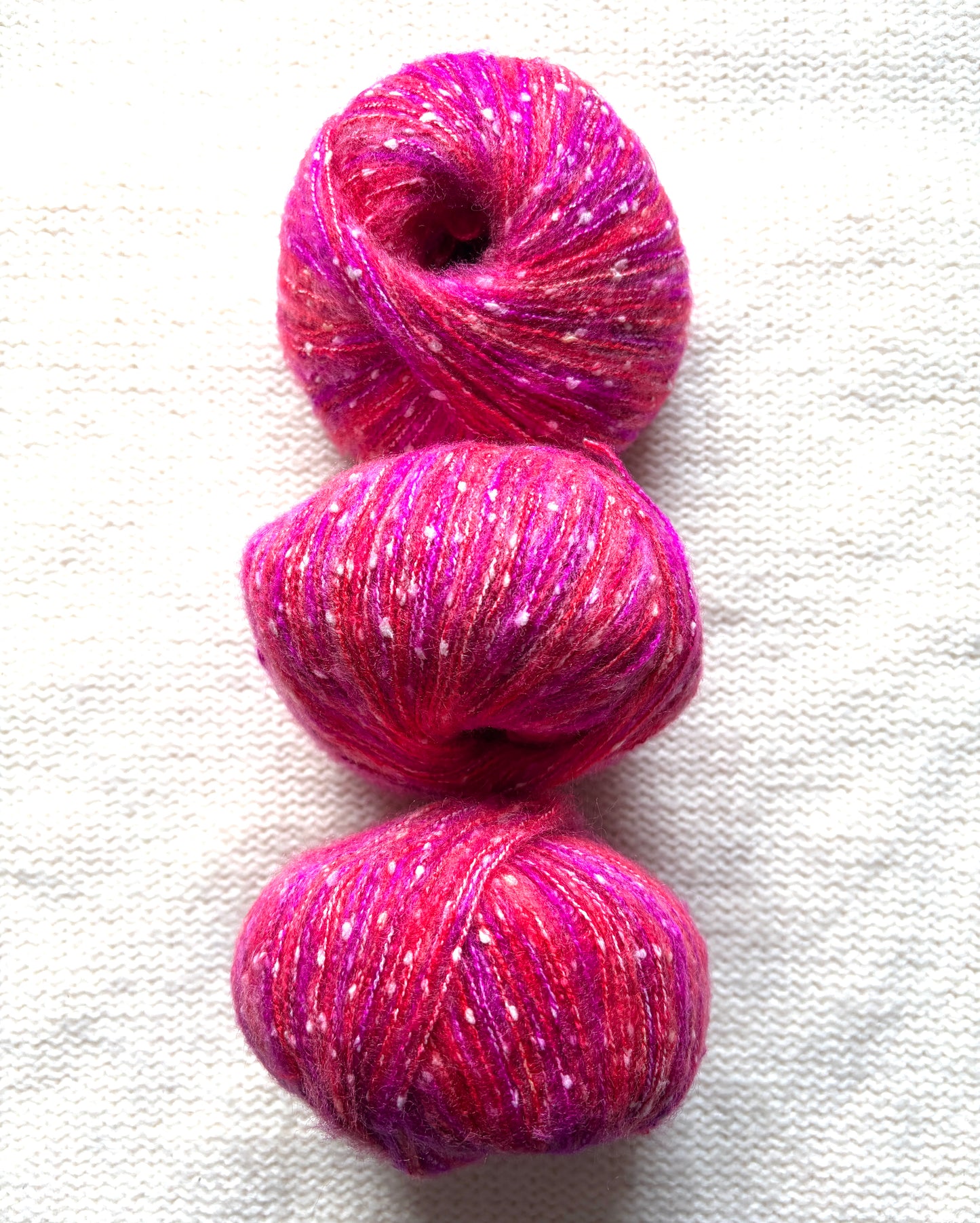 3 balls x 50g Mohair Blend yarn : Mohair + Polyamide + Acrylic : 23 Pink Red