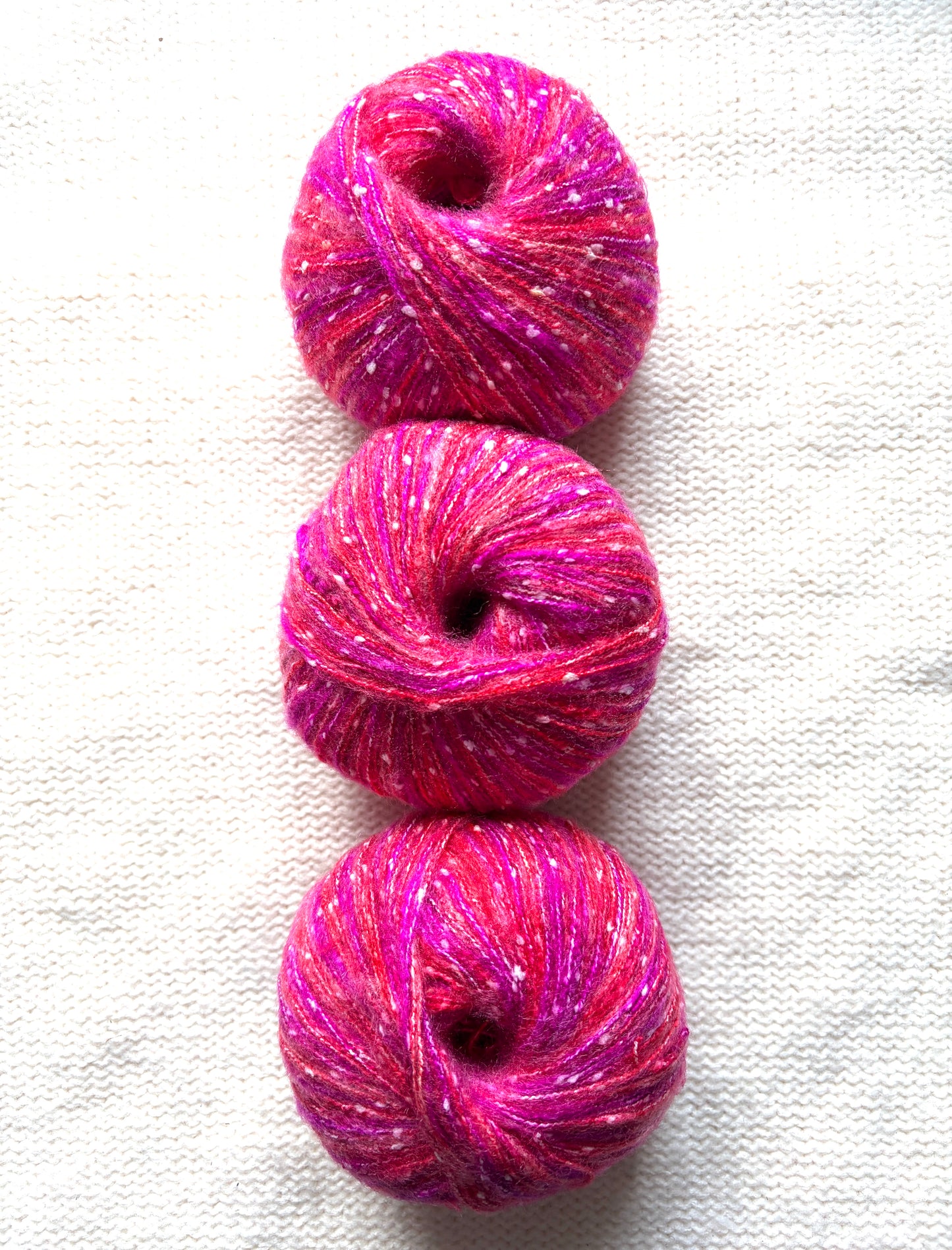 3 balls x 50g Mohair Blend yarn : Mohair + Polyamide + Acrylic : 23 Pink Red