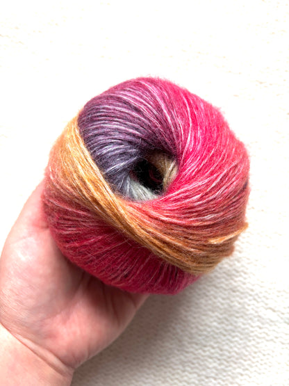 3 balls x 50g 90% Cashmere yarn : Cashmere + Bamboo fiber : 20 Red Grey Gradient
