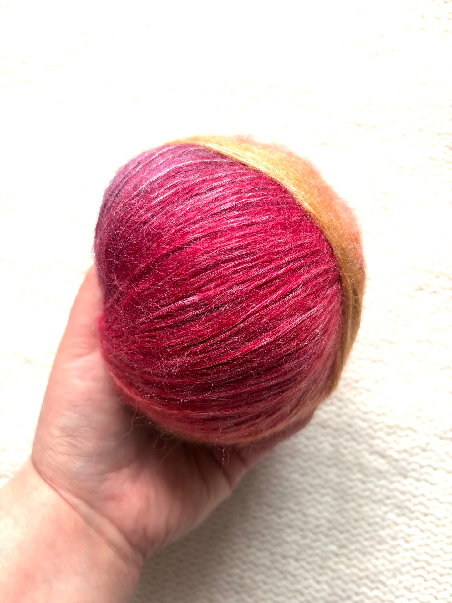 3 balls x 50g 90% Cashmere yarn : Cashmere + Bamboo fiber : 20 Red Grey Gradient