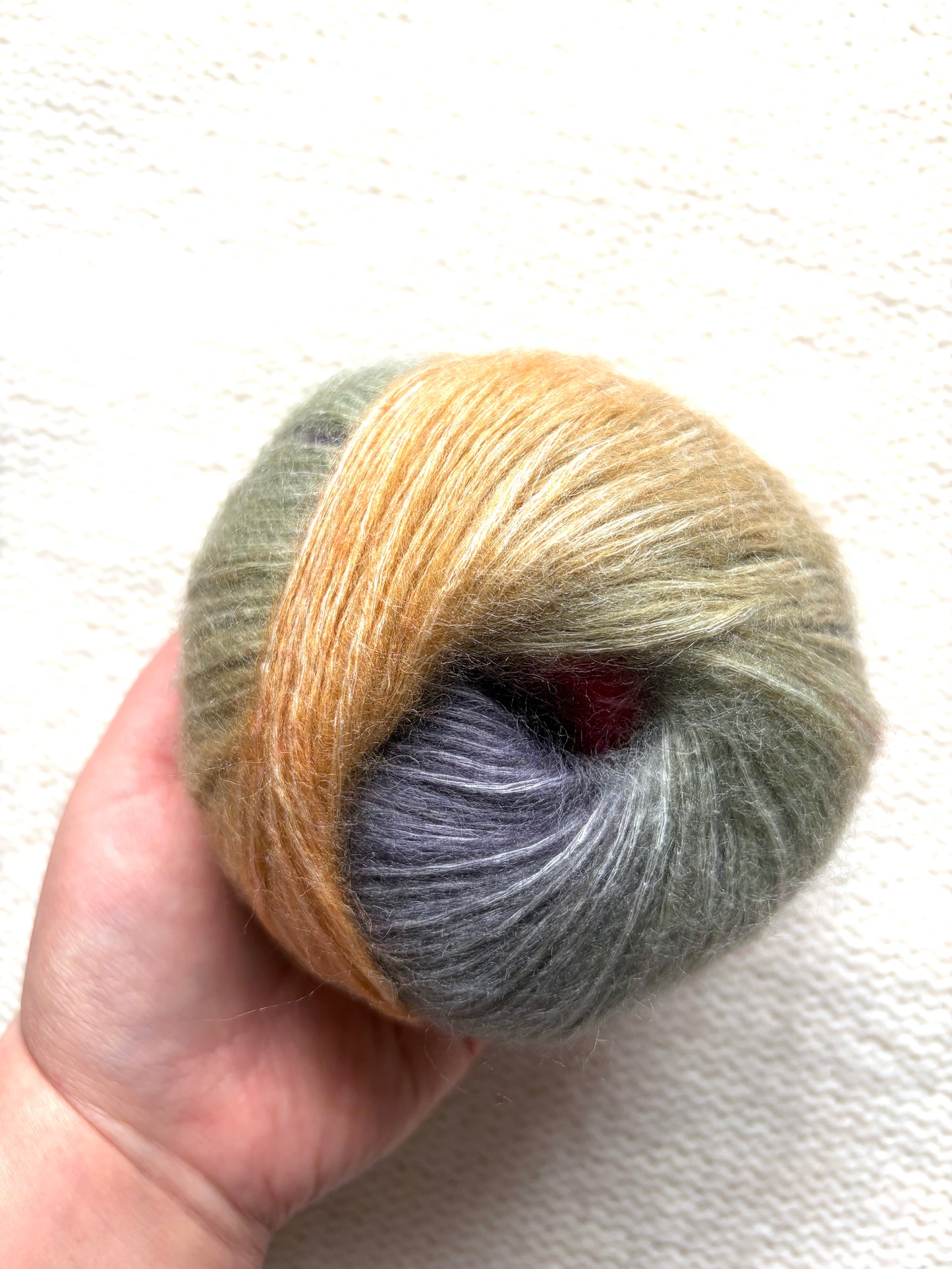 3 balls x 50g 90% Cashmere yarn : Cashmere + Bamboo fiber : 20 Red Grey Gradient