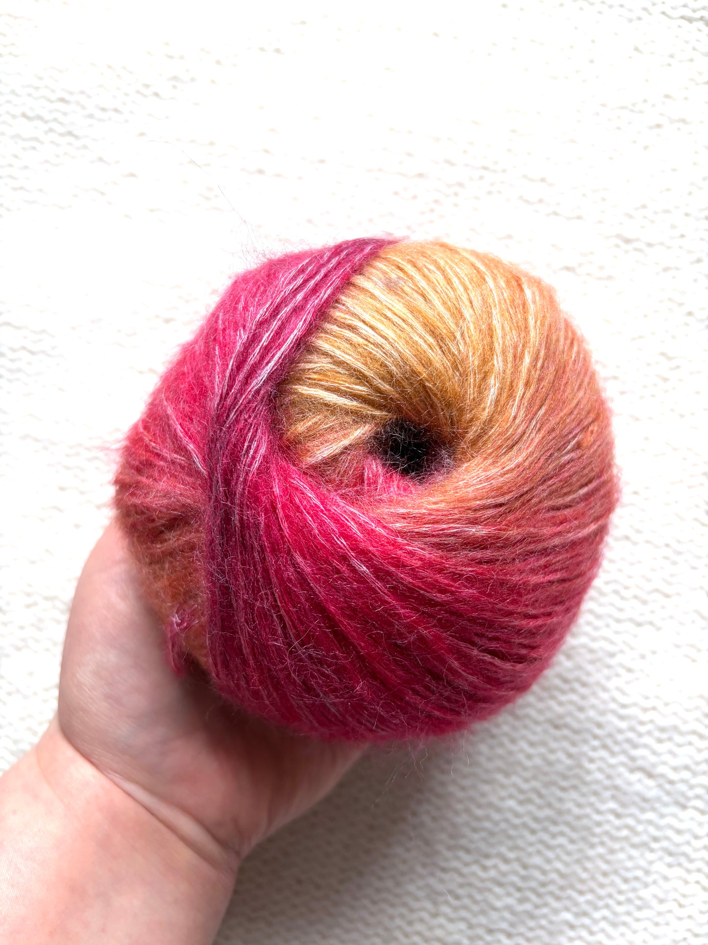 3 balls x 50g 90% Cashmere yarn : Cashmere + Bamboo fiber : 20 Red Grey Gradient