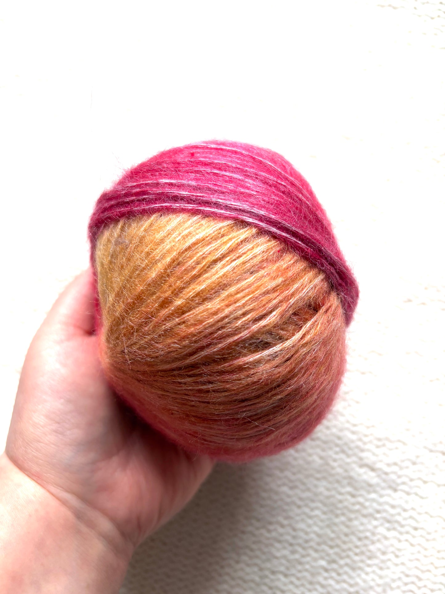 3 balls x 50g 90% Cashmere yarn : Cashmere + Bamboo fiber : 20 Red Grey Gradient