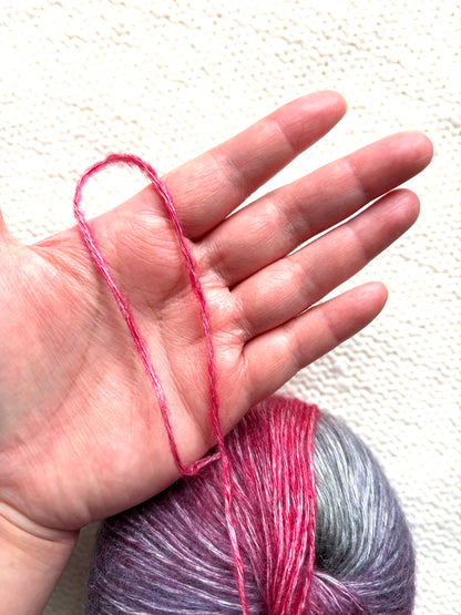 3 balls x 50g 90% Cashmere yarn : Cashmere + Bamboo fiber : 20 Red Grey Gradient