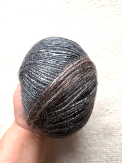 3 balls x 50g 90% Cashmere yarn : Cashmere + Bamboo fiber : 18 Black Brown Gradient