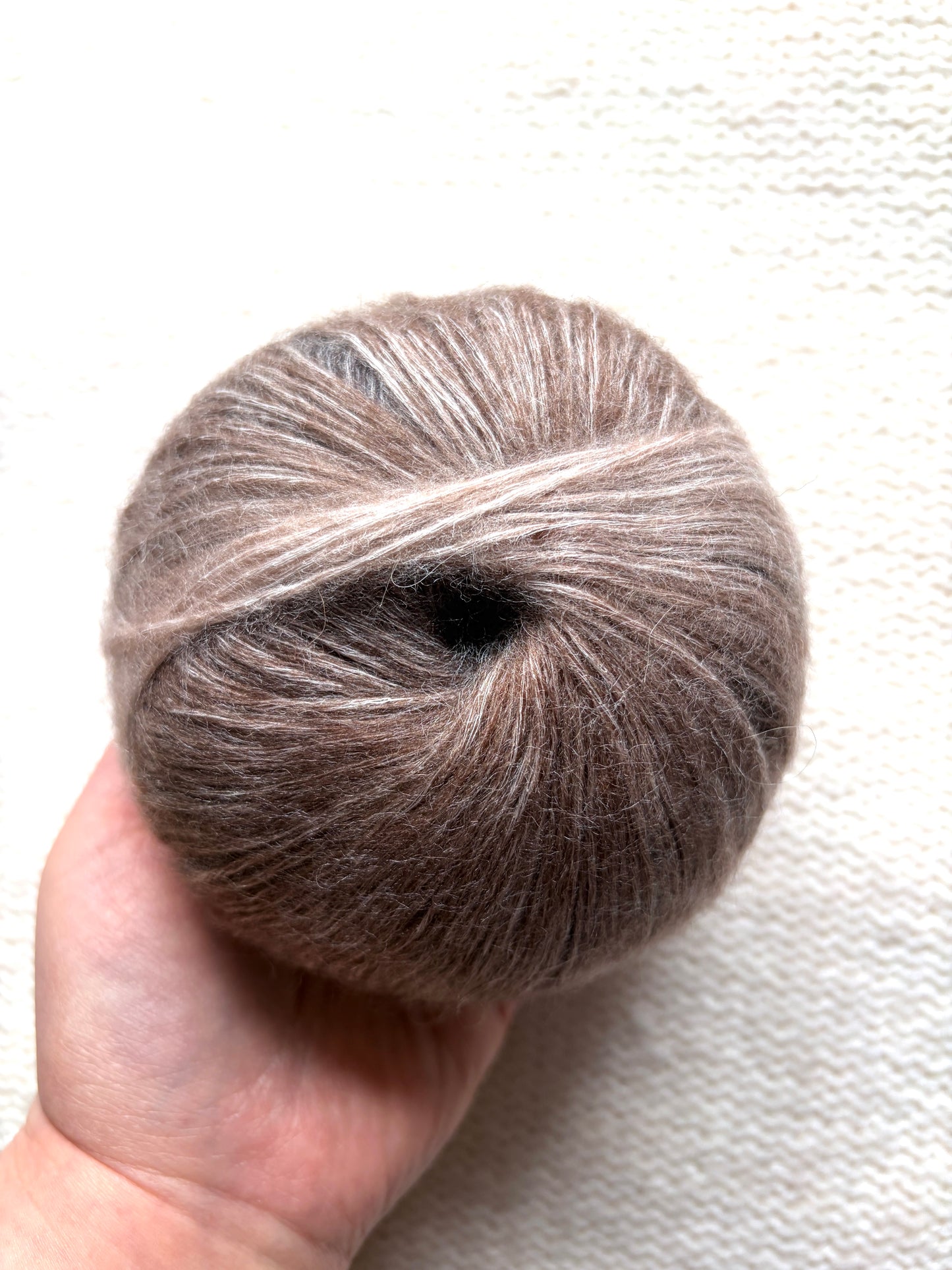 3 balls x 50g 90% Cashmere yarn : Cashmere + Bamboo fiber : 18 Black Brown Gradient