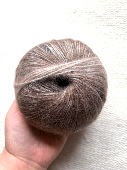 3 balls x 50g 90% Cashmere yarn : Cashmere + Bamboo fiber : 18 Black Brown Gradient