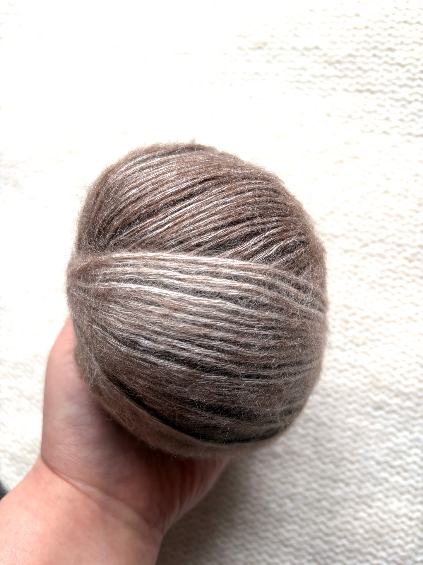 3 balls x 50g 90% Cashmere yarn : Cashmere + Bamboo fiber : 18 Black Brown Gradient