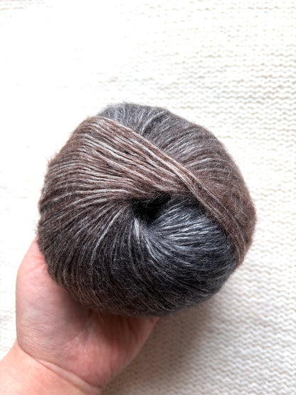 3 balls x 50g 90% Cashmere yarn : Cashmere + Bamboo fiber : 18 Black Brown Gradient