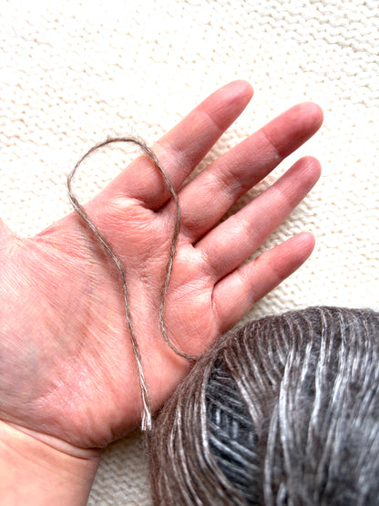 3 balls x 50g 90% Cashmere yarn : Cashmere + Bamboo fiber : 18 Black Brown Gradient
