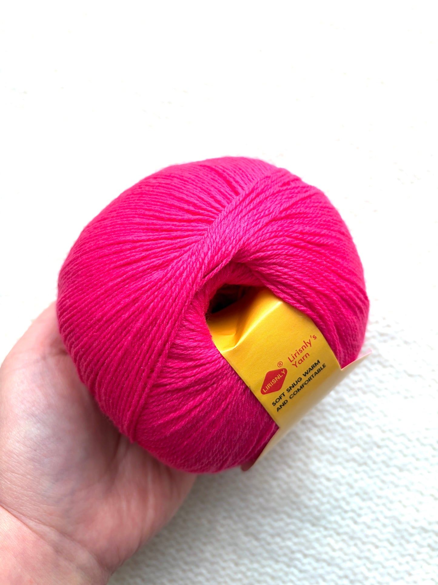 4 balls x 50g Cashmere yarn : 95% Cashmere + 5% Acrylic : 15 Bright Pink