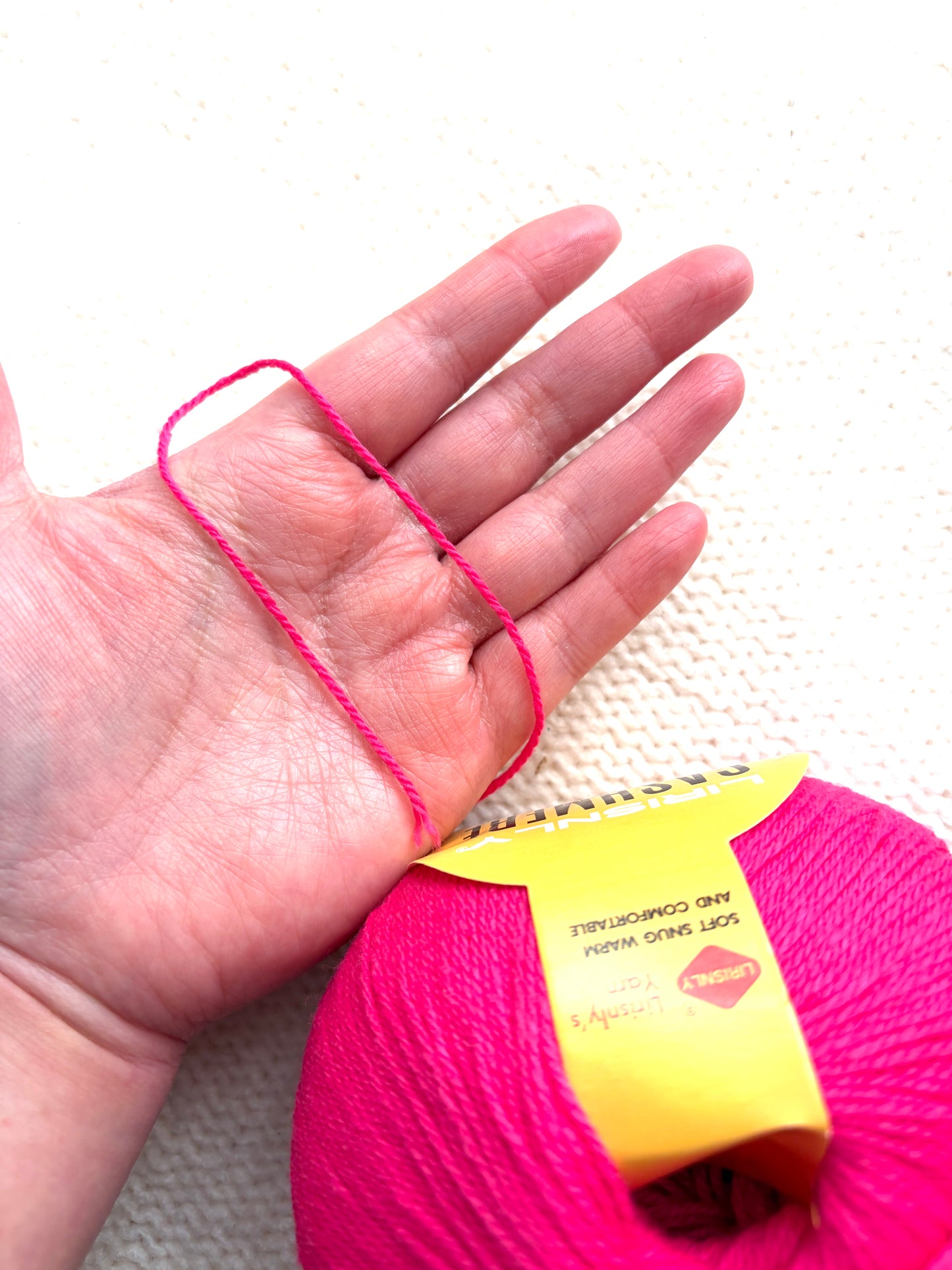 4 balls x 50g Cashmere yarn : 95% Cashmere + 5% Acrylic : 15 Bright Pink