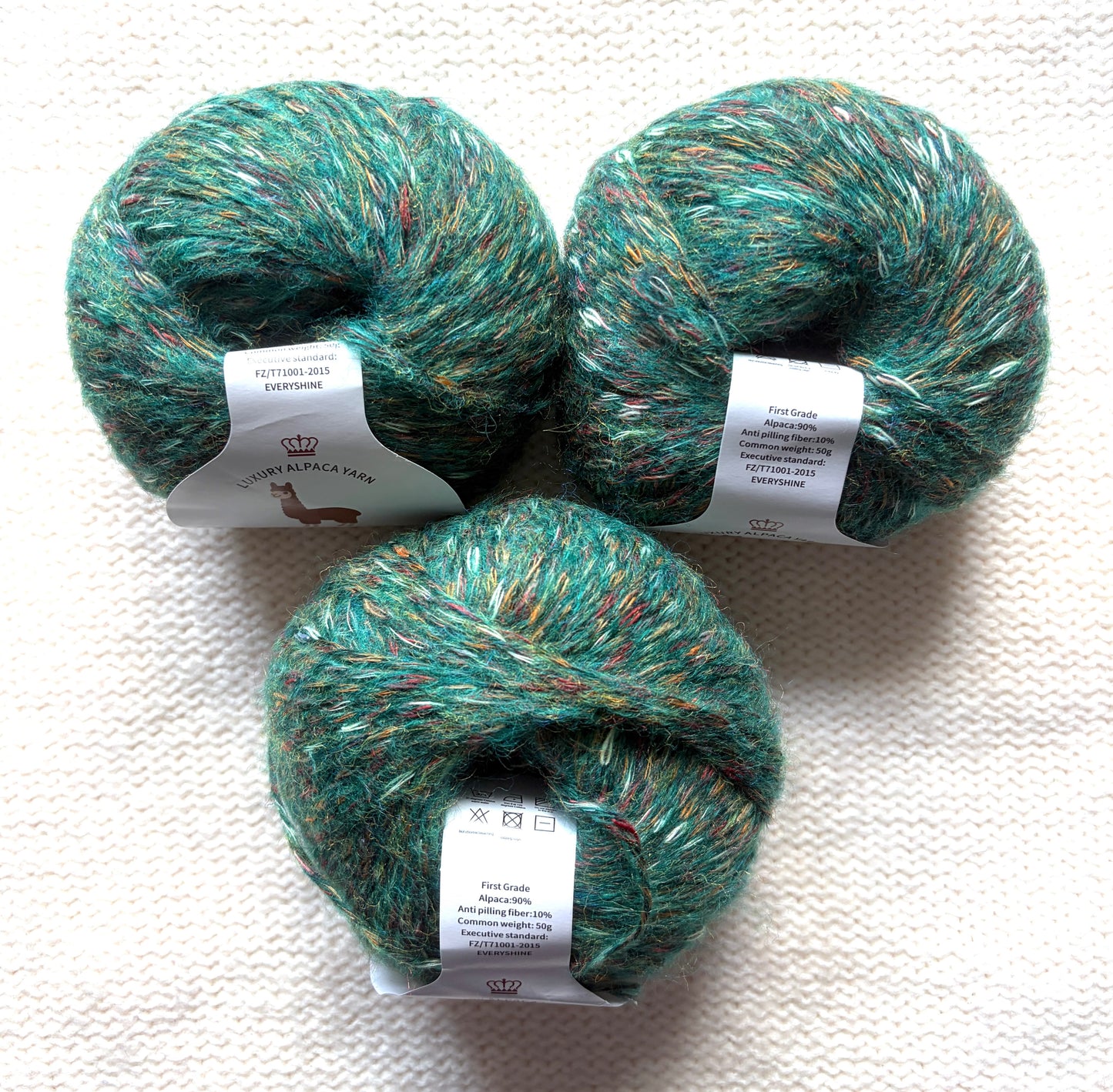 3 balls x 50g Alpaca yarn : 90% Alpaca + 10% Anti Pilling Fiber : 08 Kelly Green