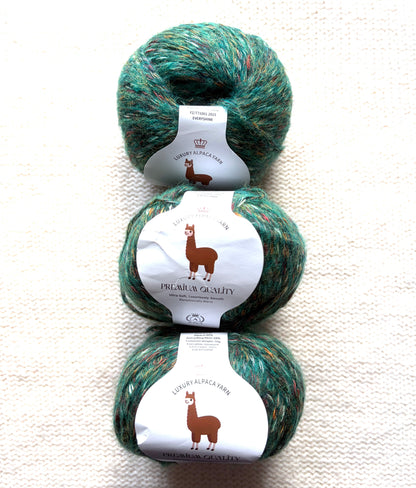3 balls x 50g Alpaca yarn : 90% Alpaca + 10% Anti Pilling Fiber : 08 Kelly Green
