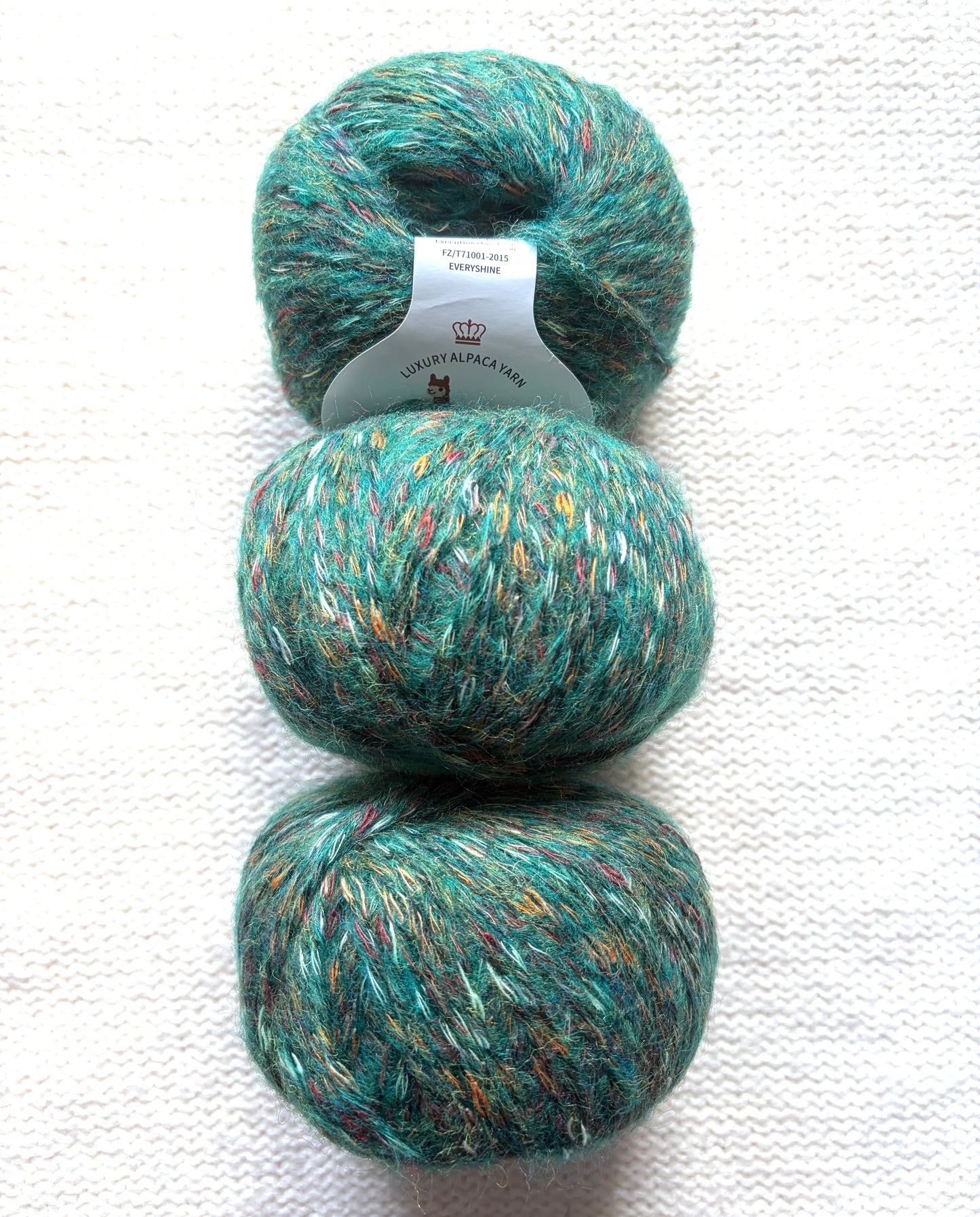 3 balls x 50g Alpaca yarn : 90% Alpaca + 10% Anti Pilling Fiber : 08 Kelly Green